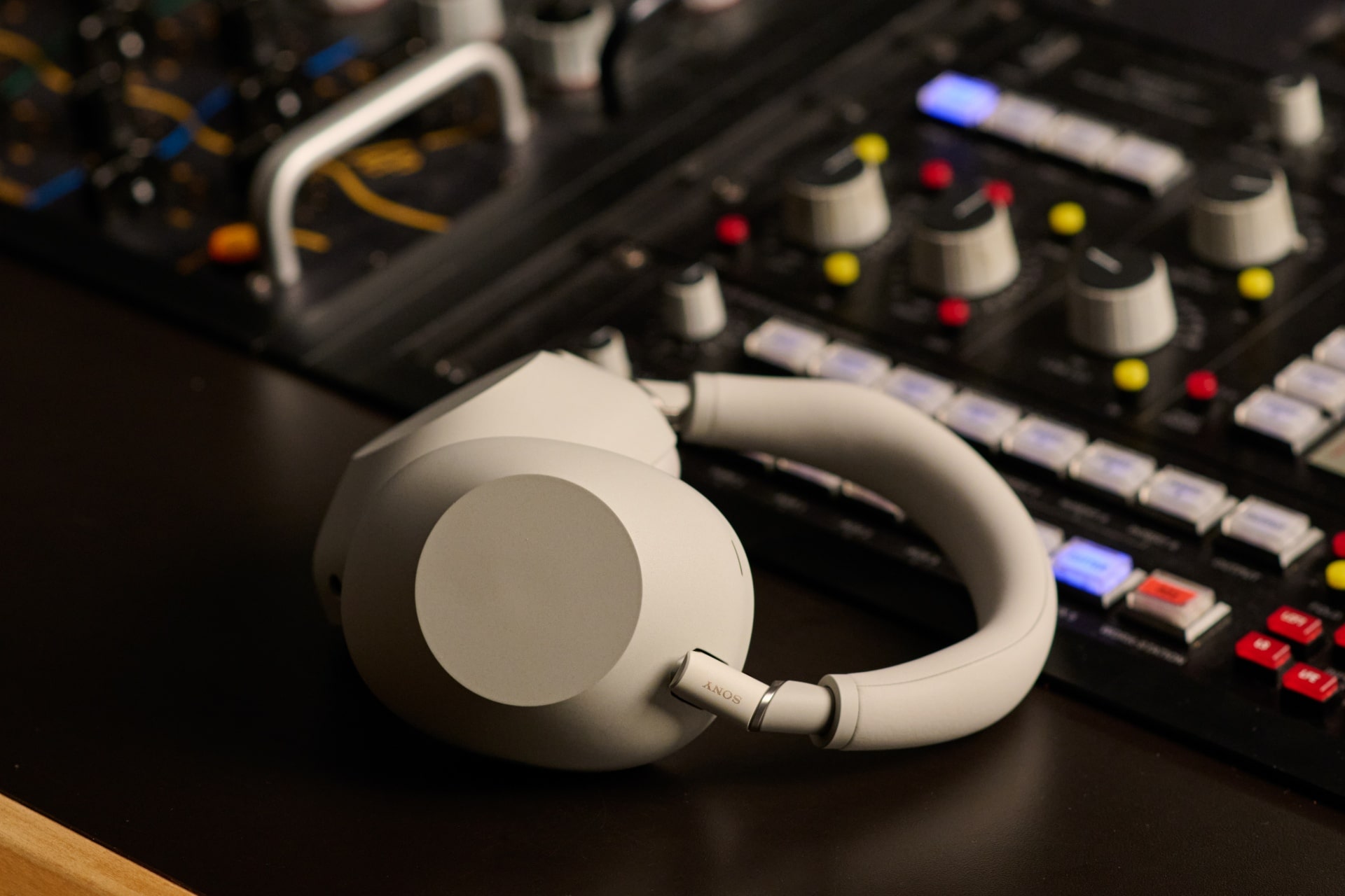 Вышли Sony WH-1000XM6